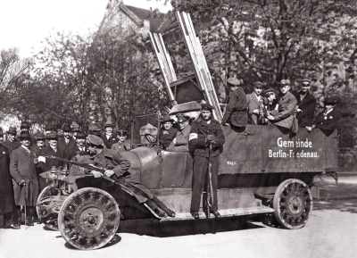 Friedenauer Bürgerwehr Mai 1919 Foto:Willi Römer Friedenauer Bürgerwehr 1919
